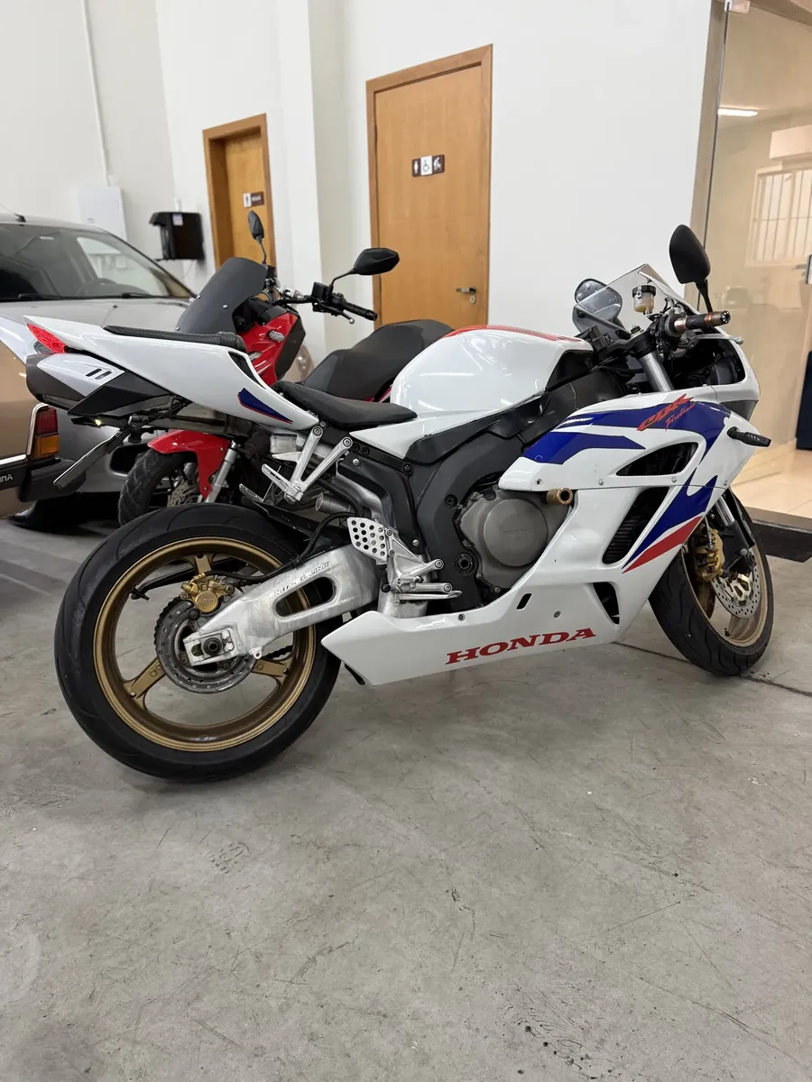 Cbr Fireblade 1000 foto 3