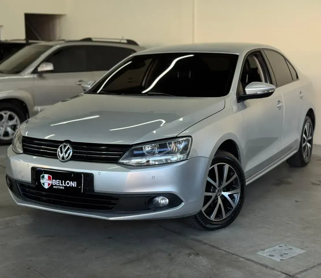 Volkswagen Jetta 2.0 Comfortline Flex 4p Automática