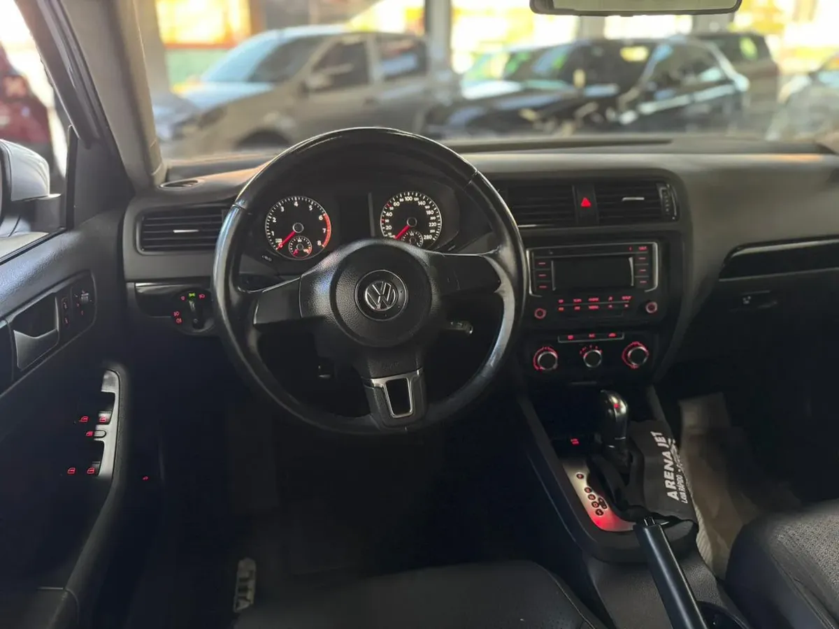 Volkswagen Jetta 2.0 Comfortline Flex 4p Automática foto 9