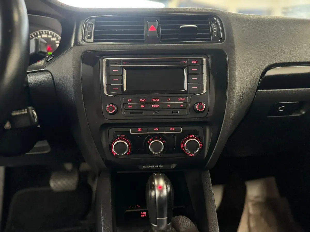 Volkswagen Jetta 2.0 Comfortline Flex 4p Automática foto 12